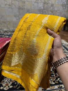 New Banarasi tissue crush saree with beautiful zari weaving all over the body and rich border with blouse now at just 🔥₹1300+shipping For orders contact what's app no-9345417049 Kurti Wedding, Shibori Print, Brocade Blouse, Fashion Sarees, Brocade Blouses, Zari Work, Wedding Lehenga, Indian Designer Outfits, Banarasi Sarees