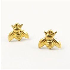 Dainty Gold Bee Stud Earrings Zinc Alloy Prices Are Firm Unless A Reasonable Offer Is Made, Or Bundled. If You Bundle I Will Send You A Discounted Offer! Bumble Bee Earrings, Honey Bee Earrings, Bee Studs, Bee Jewelry, Romantic Jewellery, Bee Earrings, Alloy Earrings, Tiny Studs, Animal Earrings