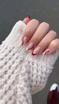 Taylor Swift Nails, Maroon Nails, February Nails, Nagel Tips, Simple Gel Nails, White Nail, Xmas Nails, Short Acrylic Nails