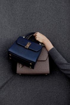 Salvatore Ferragamo Pre-Fall 2019 Fashion Show Details: See detail photos for Salvatore Ferragamo Pre-Fall 2019 collection. Look 5 Popular Handbags, Trendy Handbags, Handbags Casual, Cute Handbags, Handbags Affordable