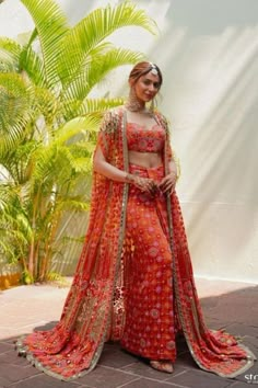 Mehndi Outfits For Bridesmaid, Mehandi Outfit For Bride, Mehandi Outfits Bridesmaid, Mehendi Outfits For Bridesmaid, Mehandi Dresses For Brides, Mehndi Function Dress Outfit, Outfit For Mehendi Function, Mehandi Dresses Mehndi Outfit, Mehandi Outfits Brides