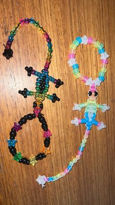 Hangin on for dear life Bracket Bead Ideas, How To Make A Kandi Lizard, Kandi Lizard Pattern, Pony Bead Ideas Bracelets, Bracelet Making Inspiration, Kandi Animals Tutorial, Kandi Snake Tutorial, Kandi Lizard Tutorial