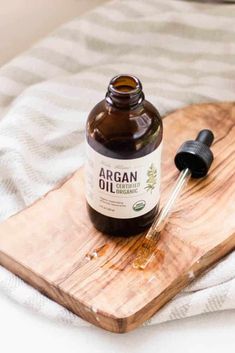 Argan oil comes from the fruit kernels that grow on the Argan tree. The oil is commonly used in skincare and hair care products and has a lot of benefits for you. Argan oil can help with anti-aging, skin imperfections, and so much more. #arganoil #arganbenefits #arganuses #arganoilforhair #arganoilforskin Face Serum Benefits, Natural House Cleaners, Our Oily House, Argan Oil Face, Homemade Conditioner, Essential Oils For Face