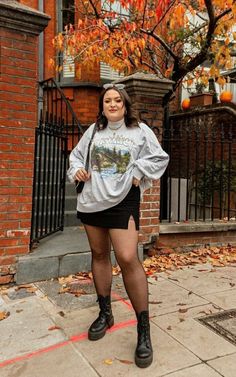 Baltimore Fall Outfits, Punk Midsize Outfits, Checkered Vans Outfit Plus Size, Style Doc Martens Plus Size, Curvy Skirt Outfits Winter, Curvy Street Style Winter, Plus Size Emo Outfits Winter, Easy Grunge Outfits Plus Size, Pumpkin Patch Outfit Midsize