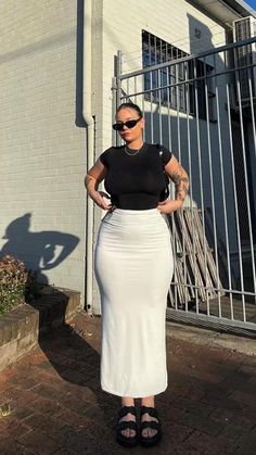 Plus Size Maxi Skirt Outfit Summer, Plus Size Black Maxi Skirt Outfit, Midsized Skirt, Long Skirt Outfits Plus Size Casual, Curvy Maxi Skirt Outfit, Long Skirt Curvy Outfit, Plus Size Modesty Outfits, Maxi Skirt Outfit Midsize, Maxi Skirt Outfit Curvy