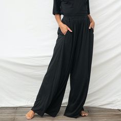 It doesn't get any more comfortable or stylish than these wide leg pants. A super flattering high rise and wide waistband keep you feeling secure all night, and the wide leg opening leaves plenty of room for all of your different sleep positions. Hello, starfish! Wide Leg Pyjama Pants, Sleep Positions, Wide Leg Lounge Pants, Luxury Loungewear, Cotton Linen Pants, Loungewear Luxury, Best Leggings, Shopping Ideas, Wide Leg Pant