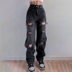 Now you don't need to DIY your torn-look jeans, This Oh So Torn Baggy Jeans by Bella Chix are just perfectly ripped for your apt Y2K look. Fits perfectly by the waist as it is a high waist and slash-and-rip details it gives these jeans a perfect modern-vintage look. Best paired with everything from a crop top to an oversized tee. Product Specification Waist: High Pant Style: Wide Leg Pants Material: Polyester Length: Ankle-Length Pants Fit: Loose Decoration: Panelled Kindly refer to the size cha Ripped Baggy Jeans, Ripped Jeans Women, Distressed Pants, Womens Ripped Jeans, Streetwear Jeans, Streetwear Mode, Jean Large, Moda Jeans, Jean Vintage