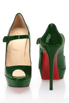 Gorgeous shoes! What's your favorite style of heel? Check out #high heels #fashion #red bottoms Red Bottoms Heels, Heels Green, Green High Heels, Green Pumps, Walk This Way, Zuhair Murad, Red Bottoms, Fabulous Shoes, Marchesa