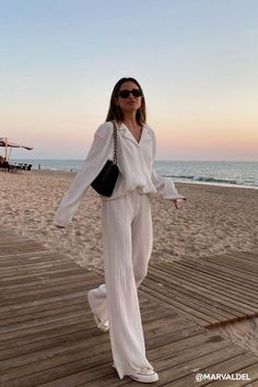 Classy Florida Outfits, European Holiday Outfits, Formal Summer Outfits For Women, Rain Summer Outfit, Young Classy Outfits, Holiday Outfits Summer Modest, Classy Airport Outfit, Celana Fashion, Looks Pinterest