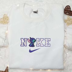 The Nike Cartoon x Stitch Disney Embroidered Sweatshirt is a must-have for Disney fans! Featuring adorable Disney characters like Stitch, this sweatshirt is the perfect combination of style and comfort. The high-quality embroidery adds a unique touch, making it a standout piece in your wardrobe. Made from premium materials, it offers superior durability and long-lasting wear. Whether you’re heading to the gym, going for a casual outing, or simply lounging at home, this sweatshirt will keep Disney Characters Stitch, Nike Cartoon, Disney Character Shirts, Stitch Character, Best Family Gifts, X Stitch, Embroidered Shirts, Best Gift Ideas, Hoodie Material