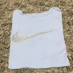 Brand New Nike Purple Crew Neck T-shirt, Nike Light Blue Crew Neck T-shirt, Light Blue Nike Cotton Tops, Nike Light Blue Cotton Tops, Nike Style, Tops Nike, Nike Fashion, Nike Tshirt, Nike Blue