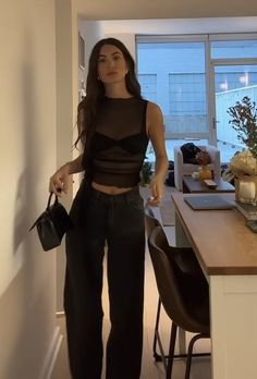 Bar Fit Women, Clubbing Outfit Inspiration, Going Out Outfits London, Cozy Bar Outfit, Feminine Going Out Outfit, Shear Tops Outfit, Bar Outfits Aesthetic, Outfit Inspo Clubbing, Bar Tending Outfit