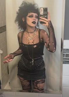 Trad Goth Outfits Women, Goth Revealing Outfit, Goth Subculture Fashion, Goth Outfits Trad, Trad Goth Women, Punk Goth Outfits, 80s Goth Fashion, Goth Punk Outfits