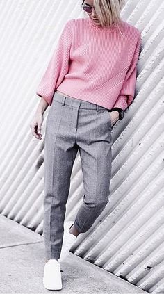 A Sweater, Gray Trousers, and Sneakers Gray Trousers Outfit Women, Grey Trousers Outfit Women, Gray Trousers Outfit, Grey Trousers Outfit, 20 Outfits, Gray Trousers, Trousers Outfit, Style Désinvolte Chic, Chic Sneakers