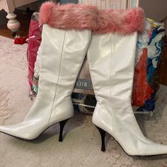 New Without Box Vis A’ Vie Italian Designer Boots. Perfect For A Barbie Outfit Or Anything. Very Pretty Solid White With Pink Fur Tops. White Formal Boots For Winter, White Formal Winter Boots, White Leather Party Boots, Winter White Heels Medium Width, White Medium Width Heels For Winter, Fur Top, Pink Fur, Shoes Vintage, Italian Designer