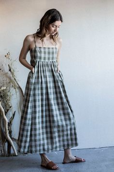 Mae Gingham Midi Dress Minimal Midi Dress, Summer Outfit Minimal, Gingham Check Dress, Gingham Babydoll Dress, Gingham Dress Pattern, Easy Dresses To Sew, Bump Style Summer, Long Summer Dress Outfits, Bump Friendly Outfits