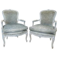 a pair of chairs sitting next to each other