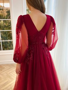 Elegant Ball Dresses, Christmas Gown, Trendy Dress Styles, Burgundy Gown, Long Puffy Sleeves, Party Wear Gowns, Velvet Belt, Sparkly Prom Dress