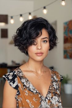 Short Hair Women Curly, Curly French Bob With Bangs, French Bob Curly Hair, Curly French Bob, Curly Bob With Bangs, Wavy Pixie Haircut, Curly Pixie Haircuts