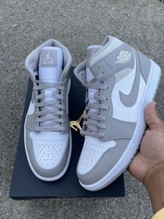 Sepatu Air Jordan, Pretty Sneakers, Trendy Shoes Sneakers, Dr Shoes, Nike Shoes Girls, Nike Fashion Shoes, Jordan Shoes Girls, Preppy Shoes, Jordan Shoes Retro