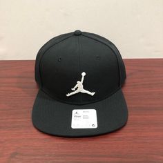 Brand - Jordan Hat Model - Nike Pro Color - Black & White Style Code - Ar2118-013 Condition- Brand New Age - Adult Gender - Unisex Hat Model, Nike Air Jordan 6, Cap Men, Bad Bunny, Bucket Hats, Black White Fashion