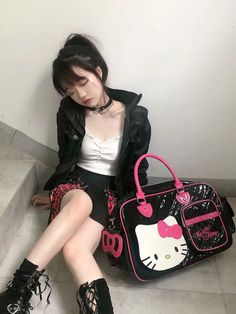 Material: pu Features: Super Light, Can Be Stored, Others Pattern: Cartoon animation Style: Street Trend Fashion Element: Rhombus Color: Black, Pink Occasion: Leisure Travel Duffle Bag Aesthetic, Hello Kitty Handbags, Y2k Hello Kitty, Large Travel Bag, Bag Aesthetic, 90s Aesthetic, Aesthetic Pink, Wholesale Bags, Celine Luggage Bag