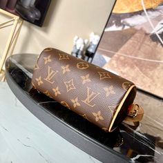 Peta Fashion Lu-Vi bags - 17024 A+ Excellent Quality copies; Contact us if you've any questions in your mind. Fan Fashion, Evening Clutch Bag, Evening Bags, Mini Bag, Louis Vuitton Bag, Luxury Bags, Contact Us, Fashion Bags, Size 16