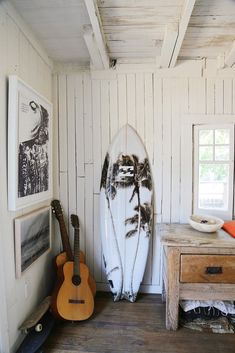 Surf Shack Interior, Leanne Ford Interiors, Surf Bedroom, Surfer Room, Surf Room Decor, Dreamy Space, Ford Interior, Surf Room, Surf Aesthetic