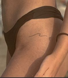 Small Aesthetic Tattoo, Ocean Tattoo Ideas, Simple Wave Tattoo, Rad Tattoos, Beachy Tattoos, Side Hip Tattoos, Small Wave Tattoo, Surf Tattoo, Walking Art