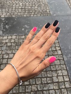 Black And Pink Nails Short, Pink Matte Nails, Multicolored Nails, Casual Nails, Cute Gel Nails, Hair Skin Nails, Minimalist Nails, Nails Short, Chic Nails