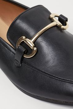 Loafers - Black - Ladies | H&M US 3 Metal Rings, Fashion Company, Low Heels, Bucket Bag, Women's Accessories, Black Women, Personal Style, H&m, Loafers