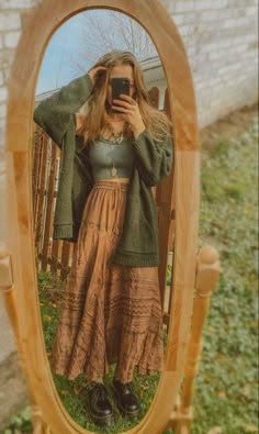 Hippy Fairy Aesthetic, Different Aesthetics Fashion Women, Boho Pants Winter, Boho Core Style, Cottagecore Goblincore Outfits, Hippy Cottagecore Outfits, Earthy Vibes Aesthetic Outfits, Hippiecore Aesthetic Outfits, New Bohemian Fashion