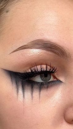 High Fae Makeup, Ghost Makeup Halloween, Pelottava Halloween, Maquillage Halloween Simple, Spooky Makeup, Holloween Makeup, Cute Halloween Makeup