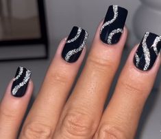 Milky Black Nails, New Years Nail Designs Short, Party Nails New Years Eve, Cute New Years Nails, Moms Nails, Nail Designs Short, Pedi Designs, Metallic Gold Nails, New Years Nail