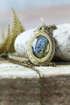 Forget-me-not flowers Locket necklace Queen Blue resin necklace Picture frame pendant photo Frame Li Photo Pendant, Resin Necklace, Forget Me Not, Locket Necklace, Flower Jewellery, Memorial Gifts, Antique Bronze, Locket, Picture Frame