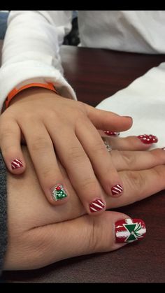 Christmas Nails For Kids, Kids Christmas Nails, Nails Design Christmas, Christmas Manicures, Christmas For Kids, Ruby Nails, Tropical Vacation Nails, Winter Manicure, Christmas Manicure