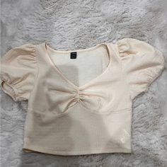 Super Cute Cream Blouse Shirt Xs Never Worn Casual Fitted Top For Brunch, Trendy Short Sleeve Tops For Brunch, Trendy Fitted Top For Brunch, Casual Fitted Puff Sleeve Crop Top, Casual Fitted Top Blouse For Brunch, Casual Fitted Blouse For Brunch, Casual Cotton V-neck Puff Sleeve Top, Casual Fitted Top With Puff Sleeves, Feminine Short Sleeve Tops For Brunch