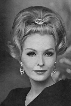 Updo 60s Hairstyles, 1960s Fashion Hairstyles, Short 1960s Hair, 1960s Hair Short, 60's Hair, 1960 Hairstyles, Musical Hair, Vintage Hairstyle, Vintage Hairstyles Tutorial