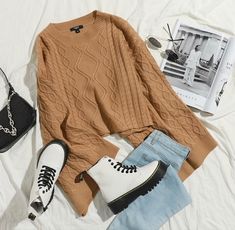 New Look Style, White Shoes Outfit, Indoor Outfits, Shoes Guide, Dr Martens Jadon, New Look Fashion, 2022 Outfits