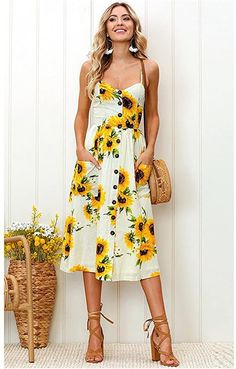 As Amazon's Choice, this is one of my Amazon Dress Must Have! Perfect for Spring and Summer! Over 7,000 reviews and 4 stars! Available in 18 different colors/patterns and sizes small to xx-large! Casual Summer Maxi Dress, Summer Flower Dress, Boho Sundress, White Spaghetti, Bold Patterns, Bohemian Print, Engagement Outfits, Floral Print Midi Dress, Sunflower Print