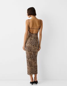 Animal print midi dress - Dresses - BSK Teen | Bershka Vestido Zara Animal Print, Casual Floral Print Midi Slip Dress, Casual Midi Length Slip Dress With Floral Print, Evening Floral Print Midi Dress, Bodycon Floral Print Maxi Dress, Floral Print Bodycon Maxi Dress, Knee-length Printed Sundress, Printed Midi Dress For Day Out, Spring Bodycon Longline Dress