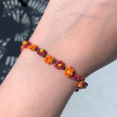 ♡ Red and orange flower chain seed bead bracelet. Single bracelet. ♡ Fits ~19 cm wrists. Second photo is shown for bead scale! ♡ Made with elastic string, so allows stretching, but please be gentle! ♡ NOT made in a pet-free household Fall Bead, Single Bracelet, Flower Chain, Beads Design, Orange Bracelet, Bead Charms Diy, Seed Bead Bracelet, Pink Pumpkins, Jewellery Ideas