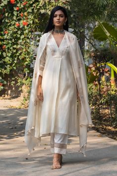 Offwhite Kurti Design, White Chanderi Suit, Kurta Coord Sets For Women, Luxury White Cotton Kurta, Beige Kurta Set Women, Kurta With Dupatta For Women, White Suits For Women Indian, Suite Design For Women, Suit Designs Indian Style