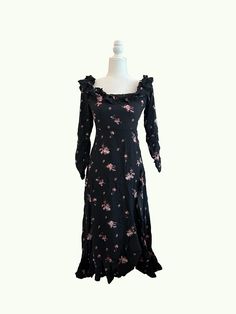 Long Sleeve Vintage H&M Black Maxi Dress 🖤 Size: S Measures: Bust: 28" Waist: 32" Length: 40" Brand: H&M Year 2000s Excellent condition Classy and beautiful! Free shipping in the US 2000s Dress, Maxi Dress Vintage, Black Floral Maxi Dress, Floral Print Maxi Dress, Romantic Dress, Floral Print Maxi, Black Maxi, Dress Floral, Dress Vintage