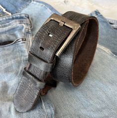 "Lifetime belt suitable for women and men Full of style and adds to any outfit Available in all sizes and colors  Genuine vintage Leather belt 43mm handmade classic for jeans Material: 100% Leather Color: Brown 100% real picture ! - Small - 28\" - 32\" (71 - 81cm) - Medium - 32\" - 36\" (81 - 91cm) - Large - 36\" - 40\" (91 - 102cm) - XL - 40\" - 44\" (102 - 112cm) - XXL - 44\" - 48\" (112 - 122cm)" Vintage Leather Belts, Leather Belts Men, Jeans Material, Suspender Belt, Mens Belts, Suspenders, Vintage Leather, Leather Belt, Style Casual