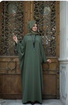 Turkish Abaya Designs, Green Abaya, Turkish Abaya, Abaya Fashion Dubai, Turkish Dress, Elegant Outfit Classy, Iranian Women Fashion, Kids Dress Wear