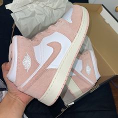 ***Brand New, Never Worn*** Authentic. Air Jordan 1mid Se (Gs) White/Legend Pink-Sail Fn7432 161 Men’s 7 Uk 6 Cm 25 Eur40 Br 38 Eur 40 Cute Converse Shoes, Nike Shoes Women Fashion, Pretty Sneakers, Painted Sneakers, Preppy Shoes, Air Jordan 1 Mid Se, Pretty Shoes Sneakers, Jordan Shoes Retro, Expensive Shoes