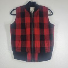 Madewell Vest Wool Buffalo Check Plaid Sherpa Lined Red Black Zip Women Small Red Buffalo Plaid Vest, Madewell Plaid, Winter Red, Buffalo Check Plaid, Buffalo Check, Sherpa Lined, Brands Outlet, Buffalo Plaid, Vest Jacket