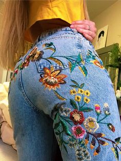 Diy Jeans, Mode Hippie, Painted Jeans, Embroidery On Clothes, Cute Embroidery, Painted Clothes