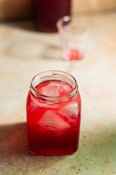 A drinking glass set on a countertop filled with ice cubes, a bright red soda, and a straw. Blackberry Shrub, Shrub Recipe, Drinking Vinegar, Easy Weekend Projects, Cocktails And Mocktails, Delicious Drink Recipes, Keeping It Simple, Food Test, Recipe Steps